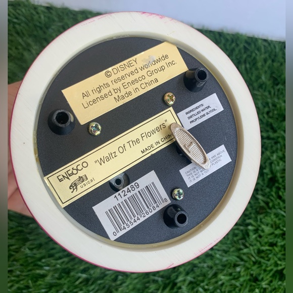 Enesco Disney Snow White Musical Snow Globe - Picture 4 of 4